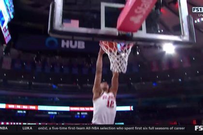 St. John's RJ Luis Jr. throws down a dunk in a WILD sequence early vs. Marquette