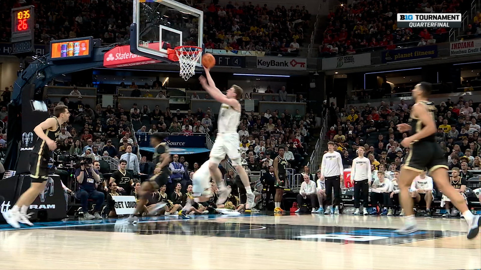 Tre Donaldson gets the steal and finds Danny Wolf for the finish, extending Michigan's lead vs. Purdue