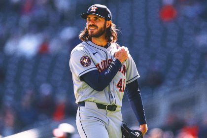 Astros RHP Spencer Arrighetti breaks thumb while playing catch pregame