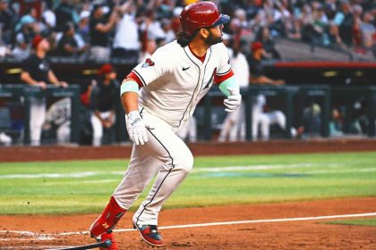 Diamondbacks' Eugenio Suarez homers FOUR TIMES against the Braves