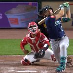 Mariners' Cal Raleigh hits his second HR of game to extend lead against Reds