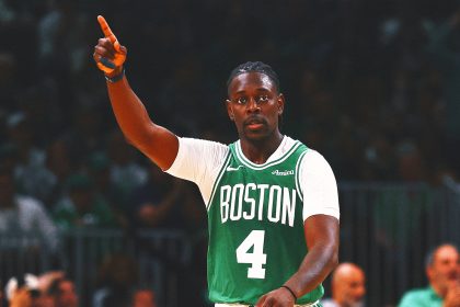 Celtics plan to 'compete for championships,' but offseason could change that