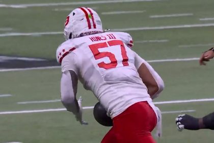 Defenders' Anthony Hines recovers the fumble and takes it to the house against Brahmas