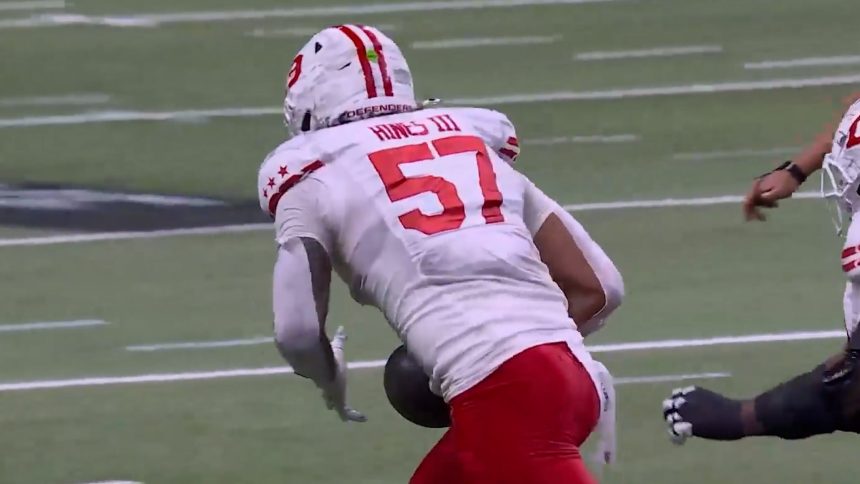 Defenders' Anthony Hines recovers the fumble and takes it to the house against Brahmas
