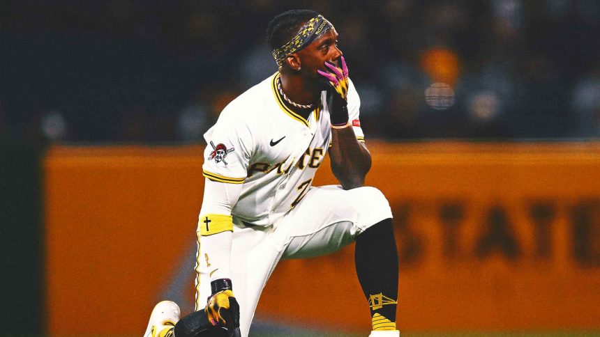 Fan falls from 21-foot Clemente Wall at PNC Park during Cubs-Pirates game