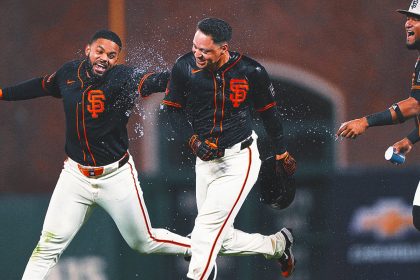 Giants use walk-off walk to beat the Athletics in the 10th inning
