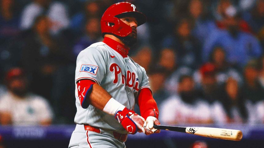 Kyle Schwarber hits no-doubt 466-foot blast for milestone 300th home run