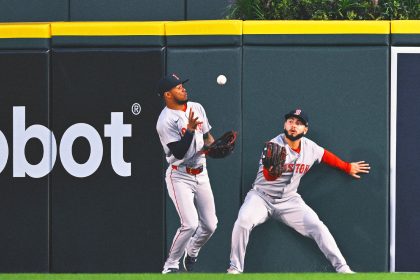 Last Night in Baseball: It takes two to rob a home run