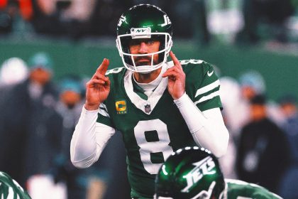 Terry Bradshaw calls Steelers' pursuit of Aaron Rodgers 'a joke'