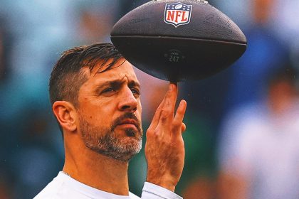 Aaron Rodgers agrees to deal with Steelers after months-long free agency