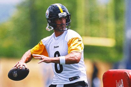 Aaron Rodgers confirms he's wearing a wedding ring, but for who?