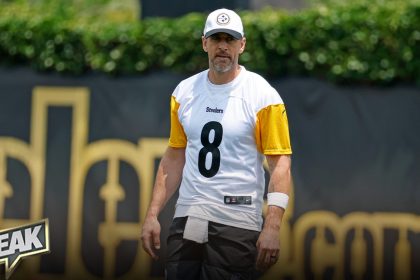 Aaron Rodgers hits the field at the Pittsburgh Steelers camp — Will it work in Pittsburgh? | Speak