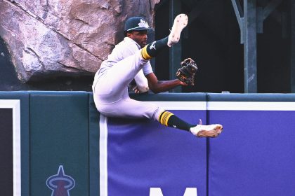 Last Night in Baseball: Denzel Clarke made an all-time catch to rob a homer