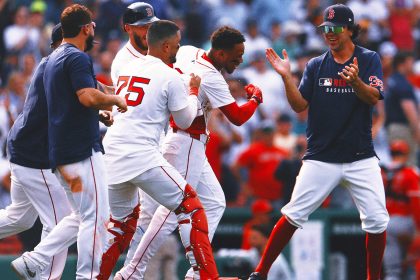 Last Night in Baseball: Red Sox win on the shortest walk-off homer... ever?