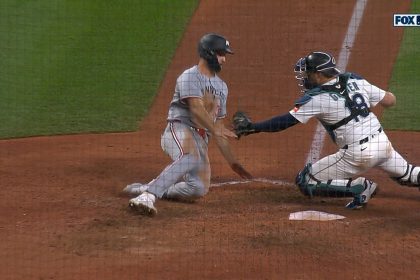 Mariners' Julio Rodriguez throws out Twins' Matt Wallner at home to keep game tied in extras