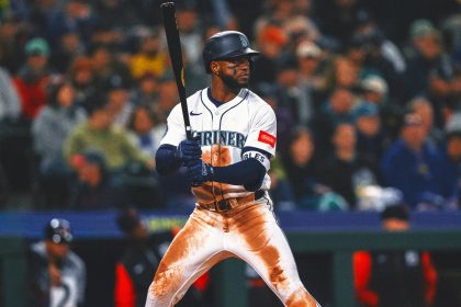 Mariners' Victor Robles Apologizes After Throwing Bat at Pitcher in Triple-A Game