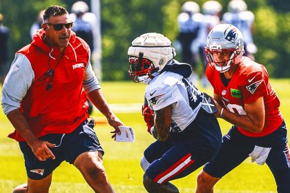 Mike Vrabel Takes Training Wheels Off Patriots QB Drake Maye: ‘It’s a Challenge For Me’