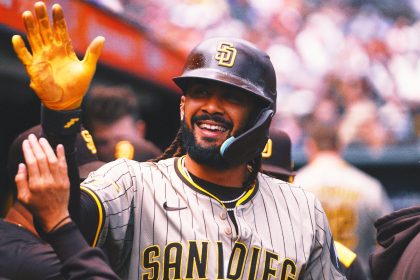 Padres Complete 3-Game Sweep of Giants to Pass Dodgers For NL West Lead
