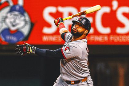 Chicago Cubs Agree to 1-Year Contract With First Baseman Carlos Santana