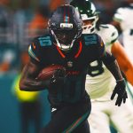 Dolphins WR Tyreek Hill Carted Off Field With Gruesome Leg Injury vs. Jets