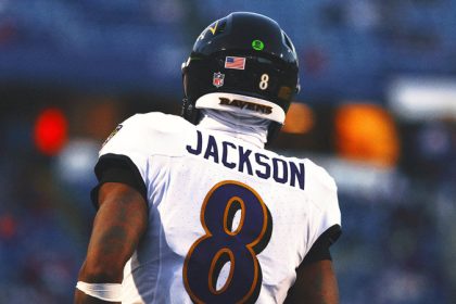 Ravens QB Lamar Jackson Apologizes to Fan he Exchanged Shoves With in Buffalo