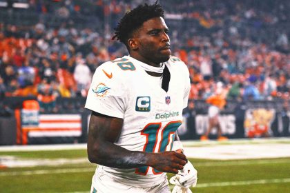 Dolphins' Tyreek Hill Undecided on Retiring After Season-Ending Knee Injury