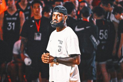 LeBron James Helping Lakers In Film Study While He's Sidelined With Sciatica
