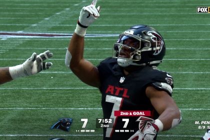 Bijan Robinson jukes into the endzone for a 2-yard rushing TD, giving Falcons lead over Panthers | NFL Highlights