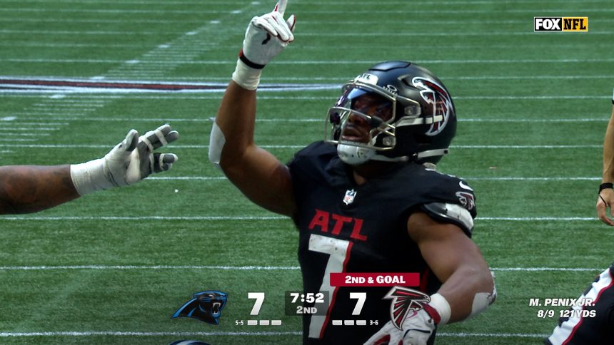 Bijan Robinson jukes into the endzone for a 2-yard rushing TD, giving Falcons lead over Panthers | NFL Highlights