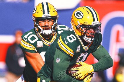 Josh Jacobs Ruled Out for Remainder of Packers-Giants, Jordan Love Returns