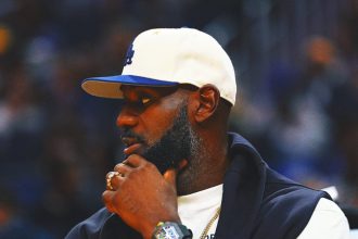Los Angeles Lakers: LeBron James Ready for Contact Basketball Activity