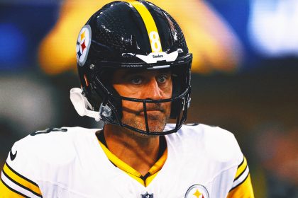 Mike Tomlin: 'No Long-Term' Concerns About Aaron Rodgers After Loss to Chargers