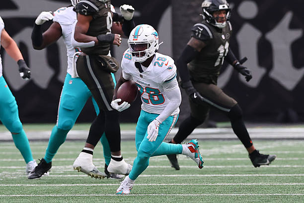 2025 Week 15 RB Fantasy Rankings: Sleepers, Streamers, Busts