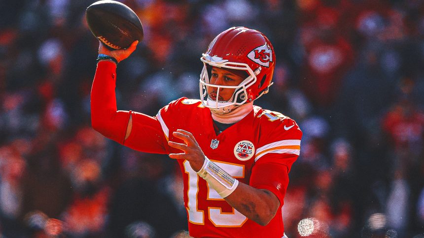 Chiefs QB Patrick Mahomes Tears His ACL in Loss to Chargers