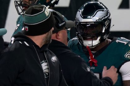 A.J. Brown & Nick Sirianni Sideline Clash: “They Don’t Look Like They’re on the Same Page” | NFL on FOX