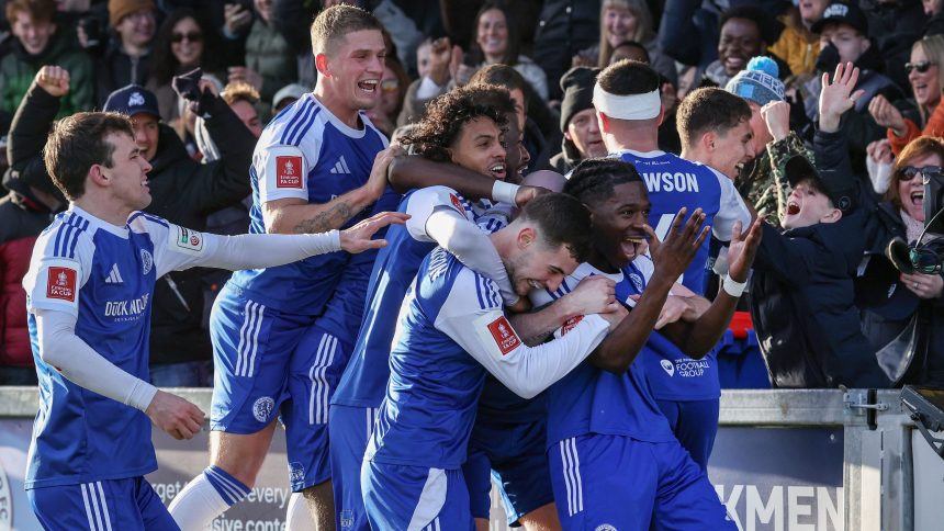 FA Cup Holders Crystal Palace Lose to 6th-Tier Macclesfield in All-Time Great Upset