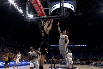 Michigans' Yaxel Lendeborg Lobs to Aday Mara, Who Finishes with a Slam Dunk vs. Penn State