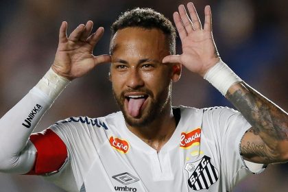 No Lionel Messi Reunion for Neymar as Santos Star Signs New Contract