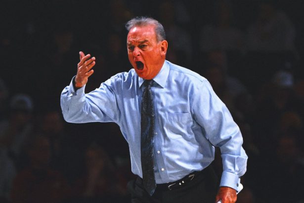 Texas Coach Vic Schaefer Rips Team After Vanderbilt Loss: 'We Have No Heart'