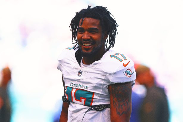 Broncos Reportedly Acquire Dolphins Star WR Jaylen Waddle