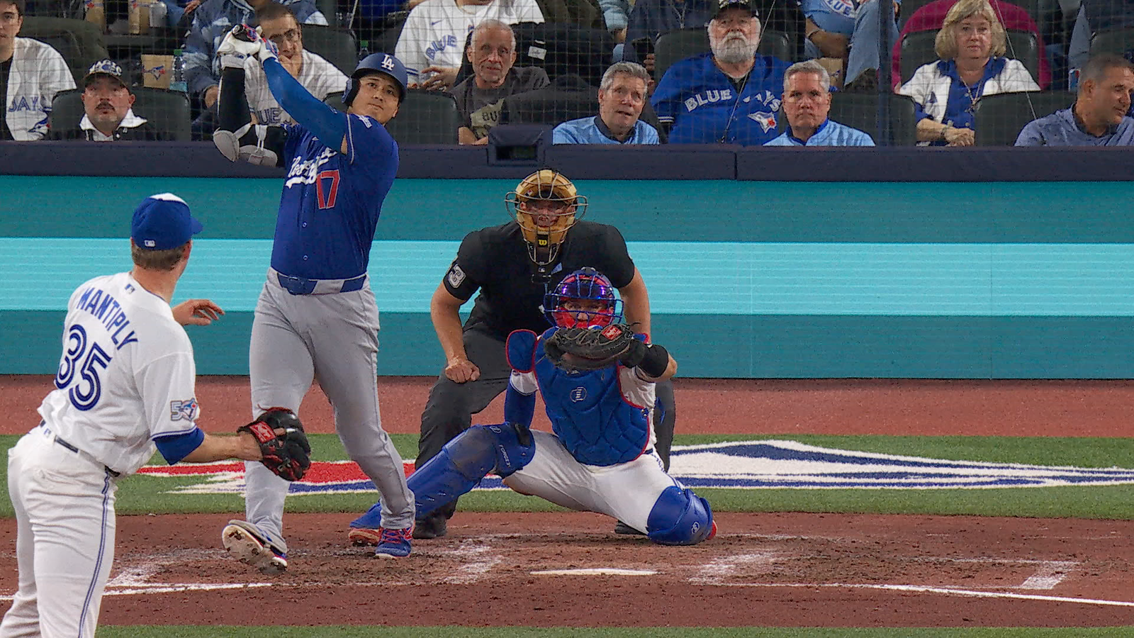 Shohei Ohtani launches homer, extending Dodgers' lead over Blue Jays