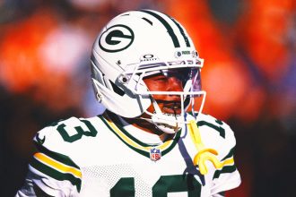 Eagles Reportedly Acquire WR Dontayvion Wicks From Packers, Extend Him