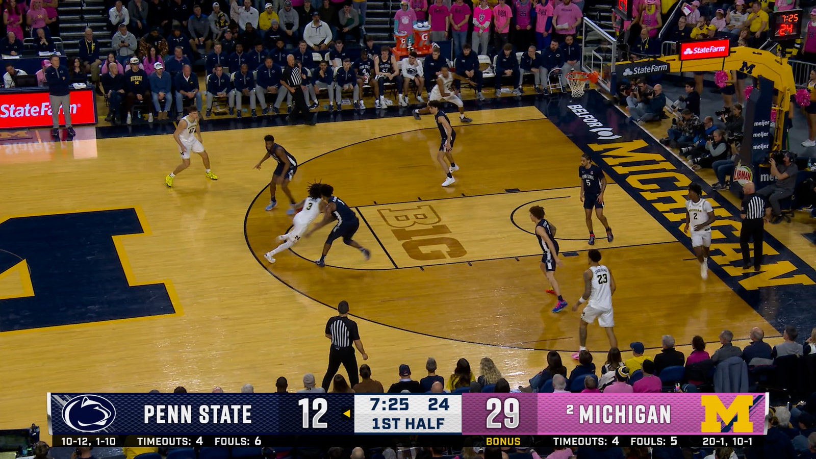 Michigan's Elliott Cadeau goes coast-to-coast to finish a layup