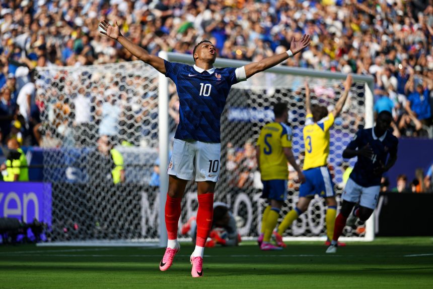 2026 World Cup Odds: Mbappé, Messi Duel In Golden Boot Race; Kane Chasing