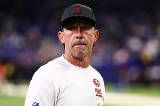 49ers’ Kyle Shanahan Makes Brief Appearance At Training Camp After Car Crash