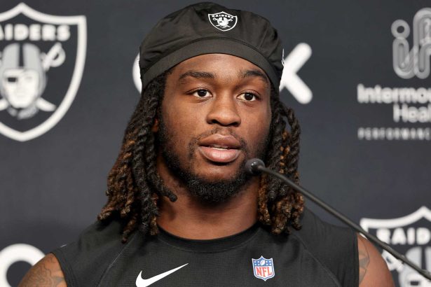 Raiders RB Ashton Jeanty Reportedly Leaves Practice Early With Right Knee Injury